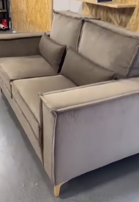 Καναπές με μπράτσα